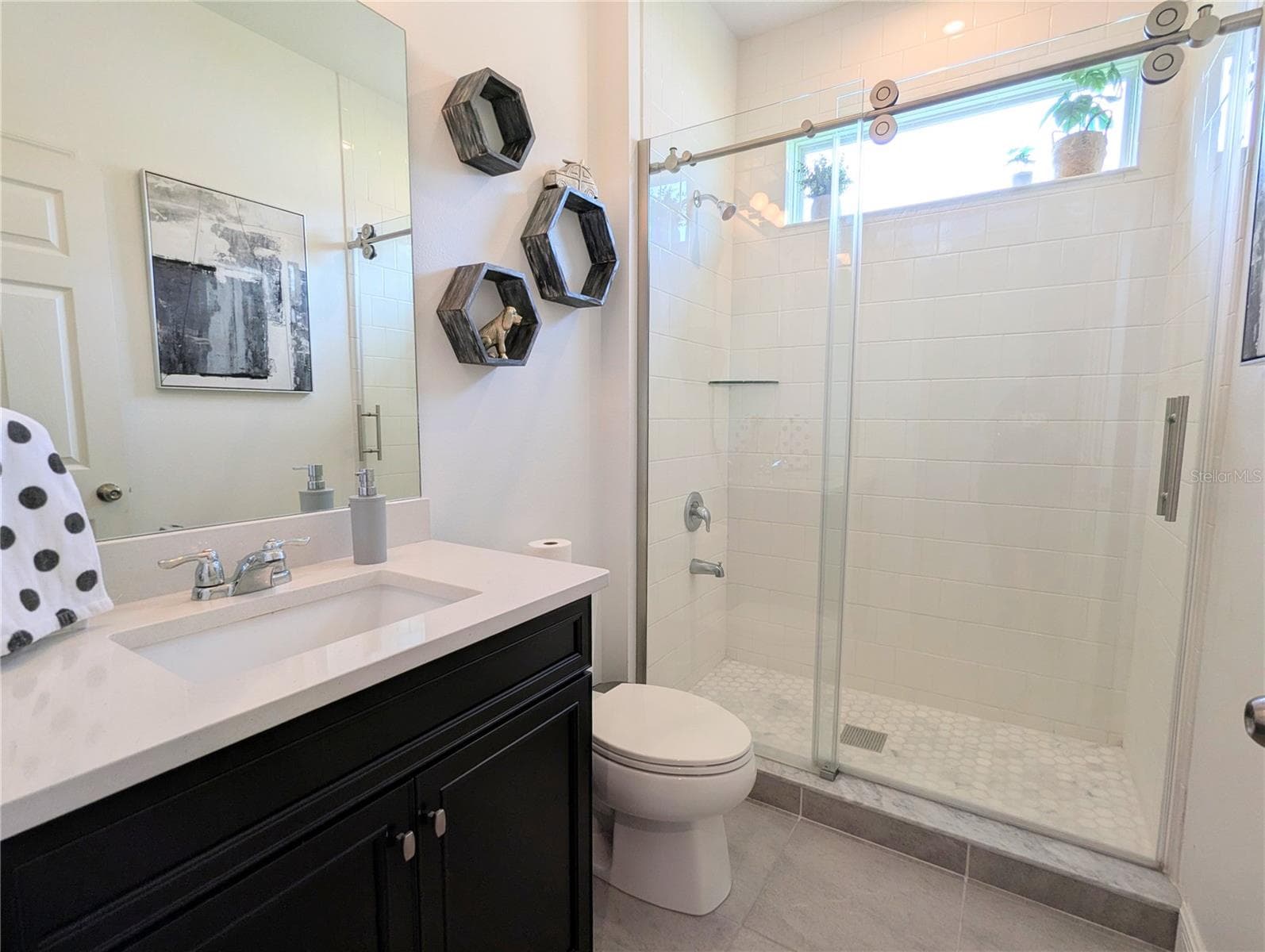 Could this be grandma & grandpa's bathroom? - 2333 FARNHAM DR, OCOEE