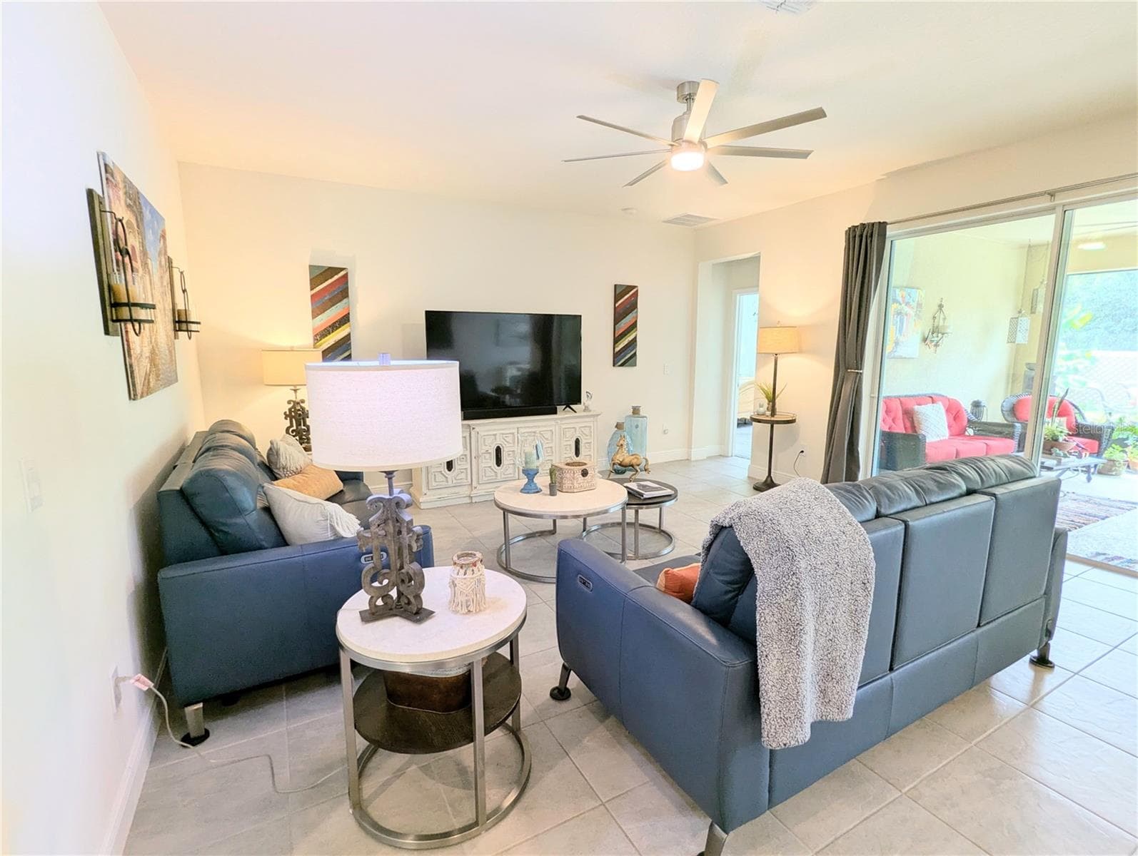Imagine friends and family gathered to watch the big game - 2333 FARNHAM DR, OCOEE