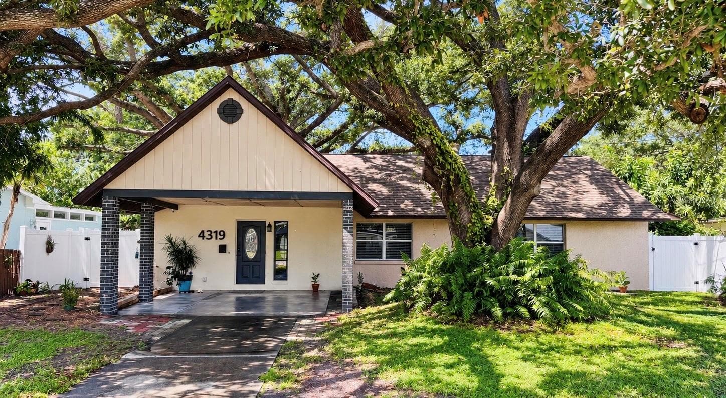 Single Family Residence at 4319 S CAMERON AVE, TAMPA, photo 2 of 47