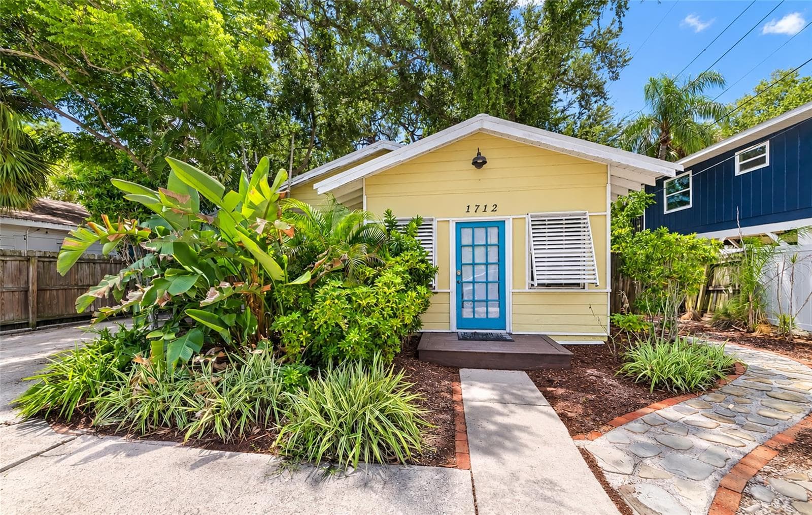 Single Family Residence at 1712 SIESTA DR, SARASOTA, photo 2 of 21