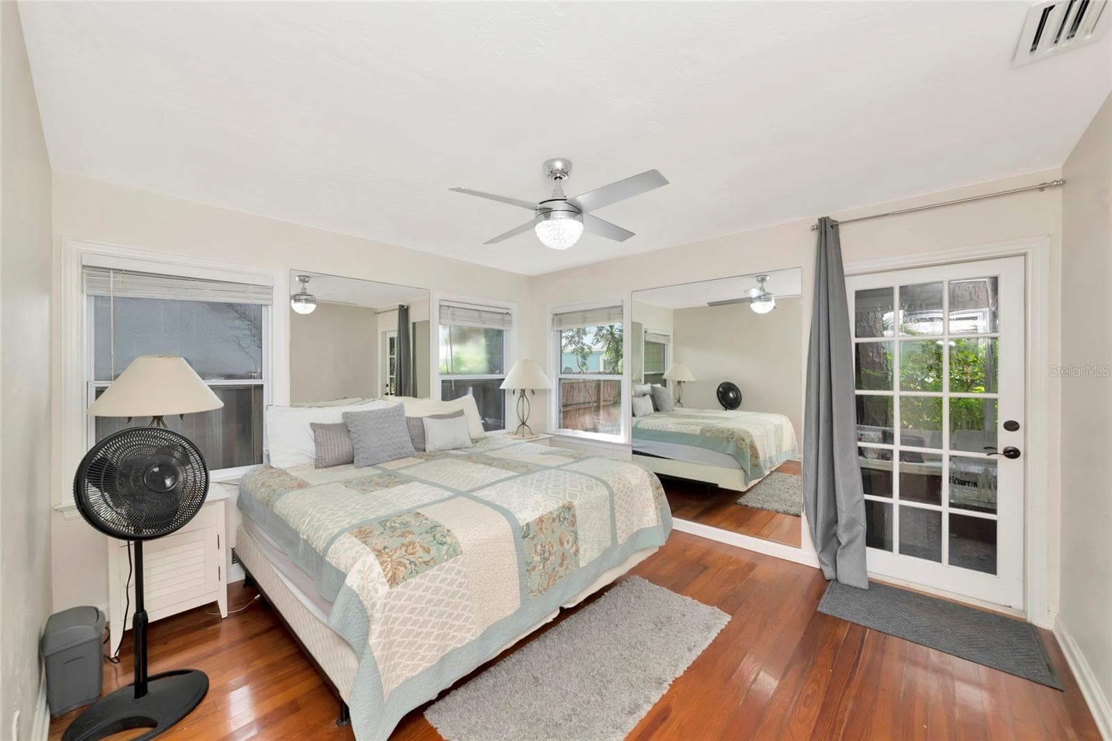 Single Family Residence at 1712 SIESTA DR, SARASOTA, photo 9 of 21