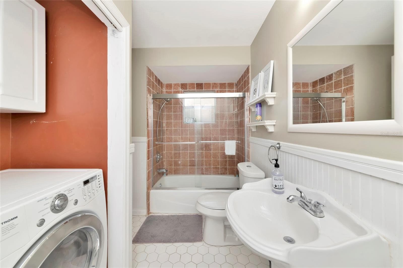 Single Family Residence at 1712 SIESTA DR, SARASOTA, photo 11 of 21