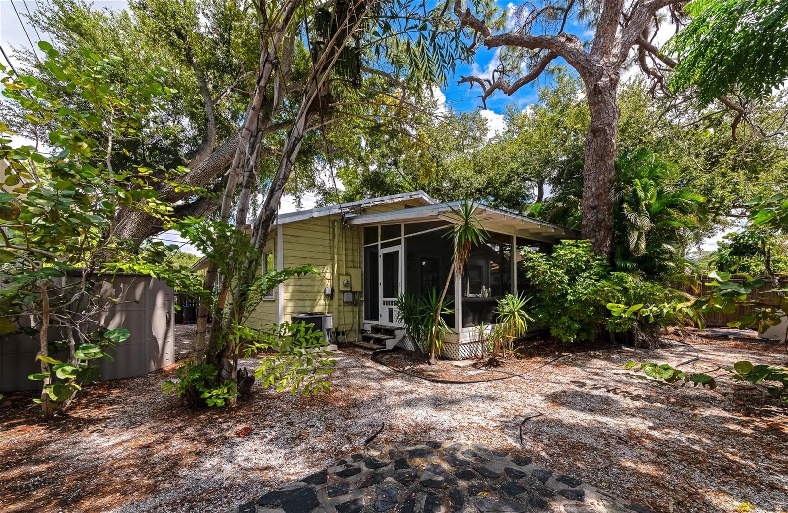 Single Family Residence at 1712 SIESTA DR, SARASOTA, photo 15 of 21