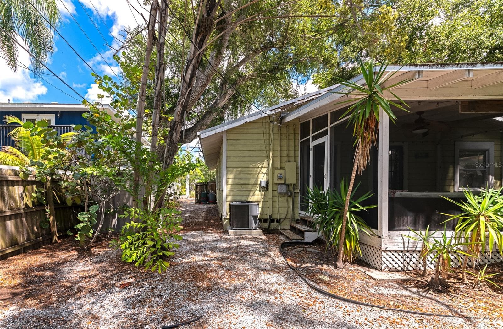 Single Family Residence at 1712 SIESTA DR, SARASOTA, photo 16 of 21