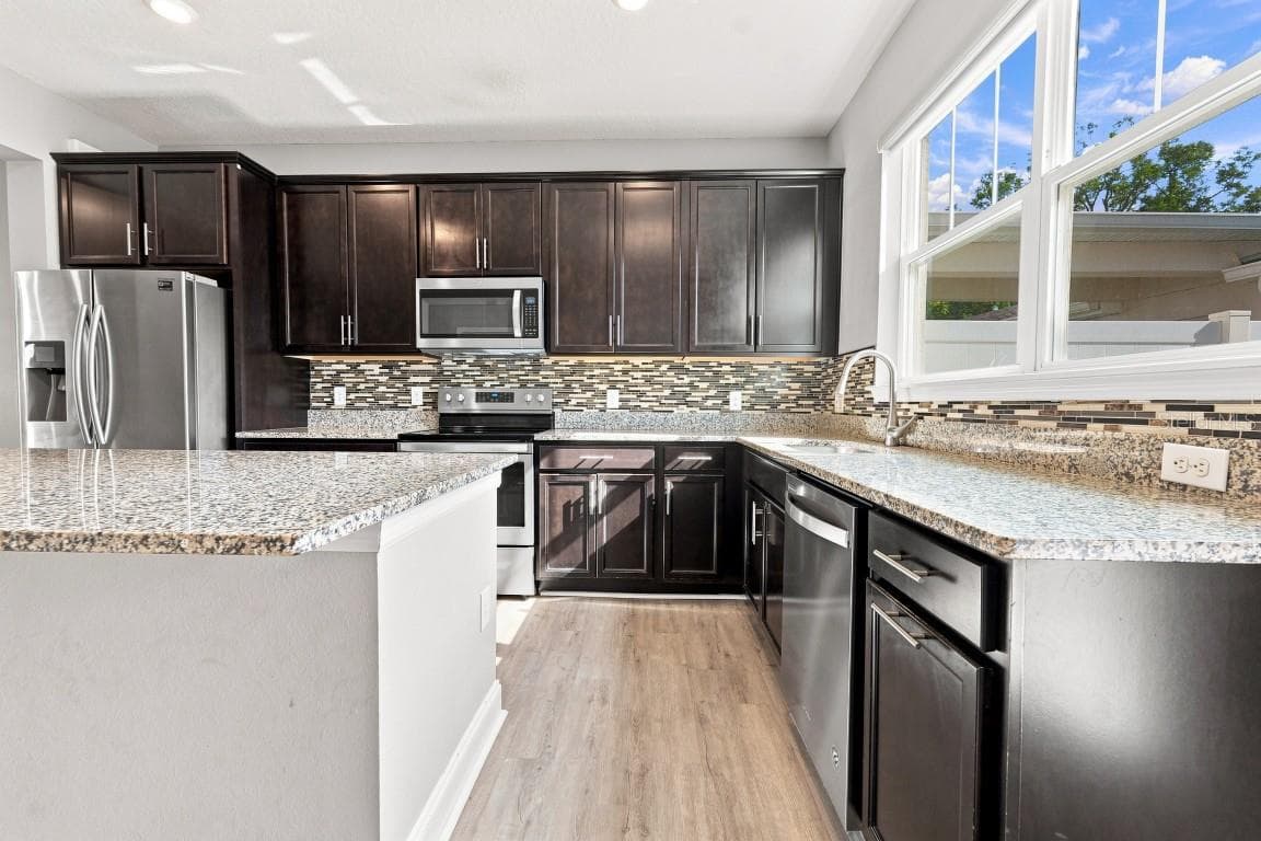 Townhouse at 1511 SWEET APPLE ST, OAKLAND, photo 9 of 42