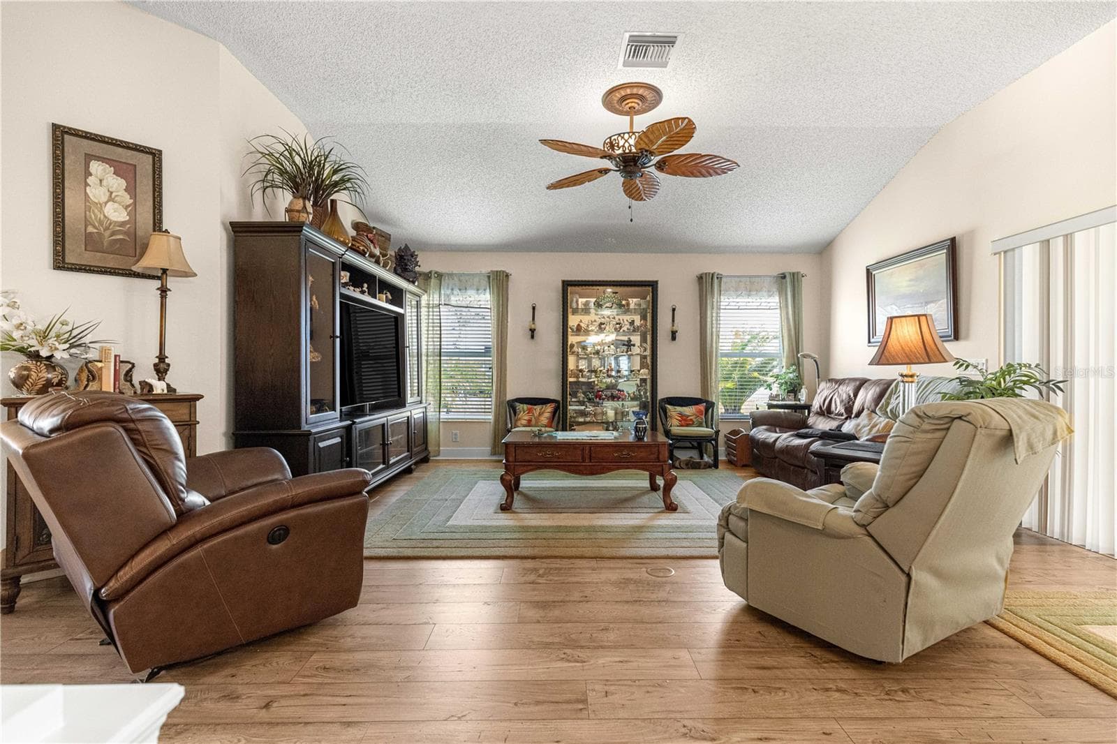 Single Family Residence at 571 TROY LOOP, THE VILLAGES, photo 8 of 17