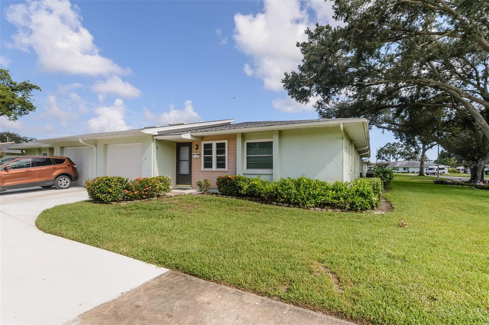 1139 ORANGE TREE CIR E #A