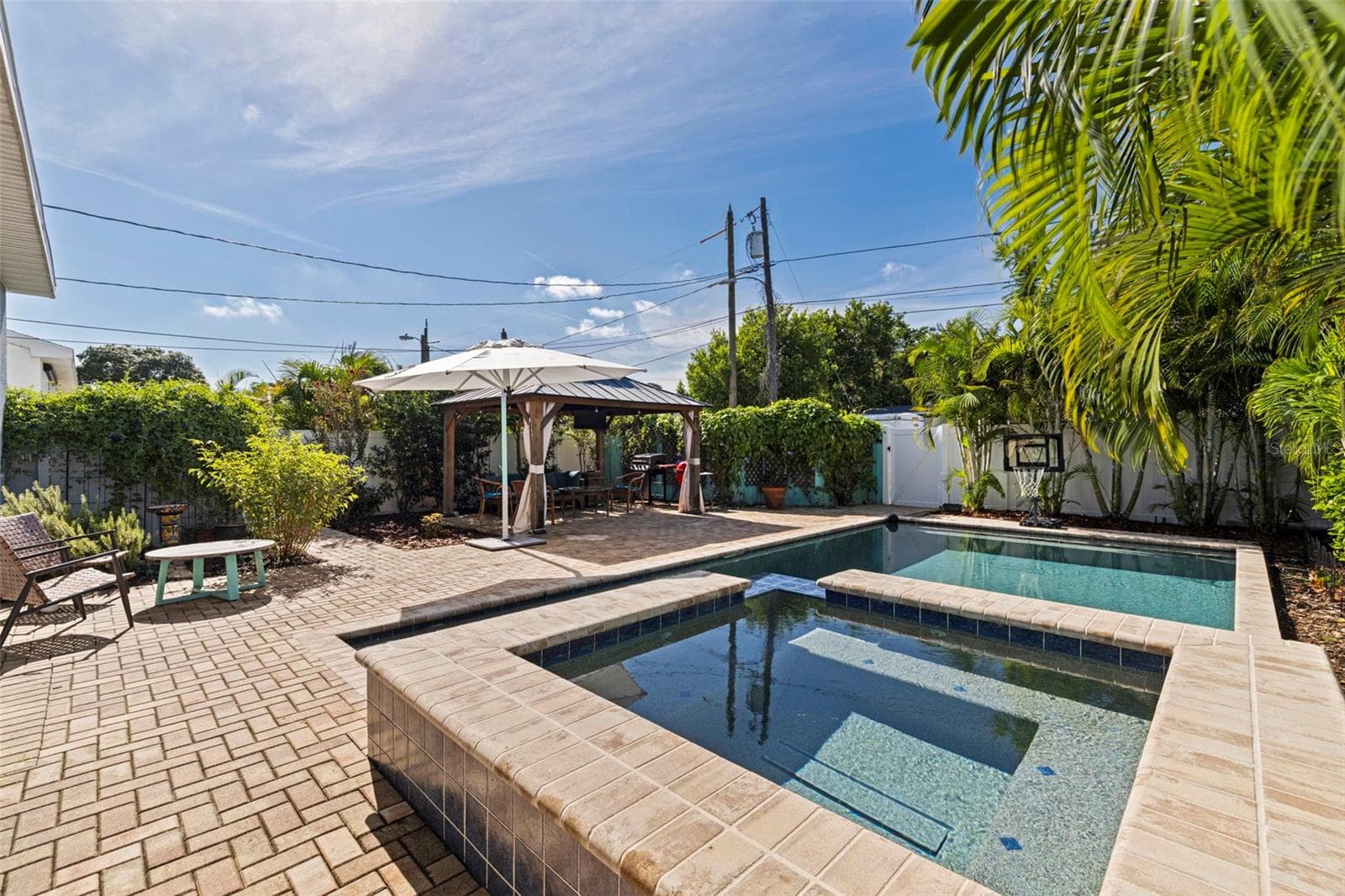 Gas Heated Spa and Salt Water Pool. - 4626 10TH AVE N, ST PETERSBURG