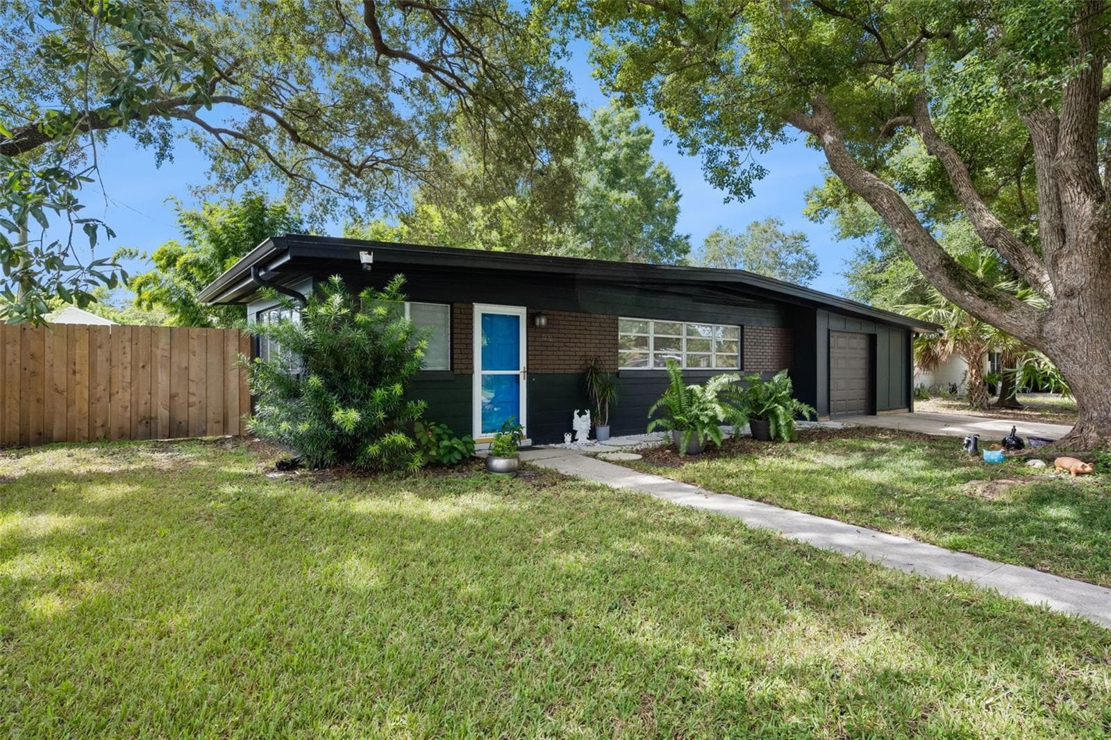 2626 AMBERGATE RD