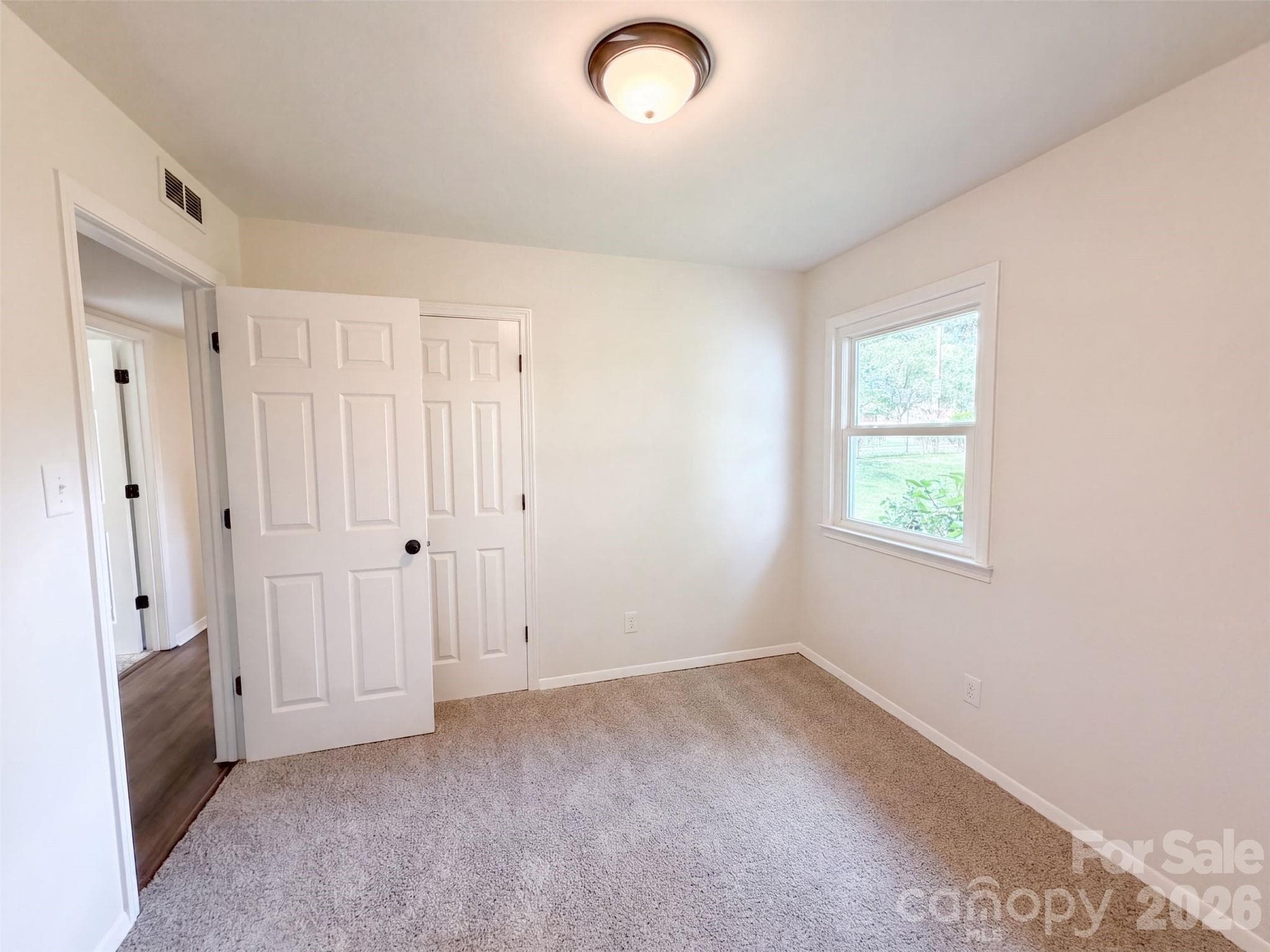Single Family Residence at 728 Milan Road E, Charlotte, photo 4 of 20