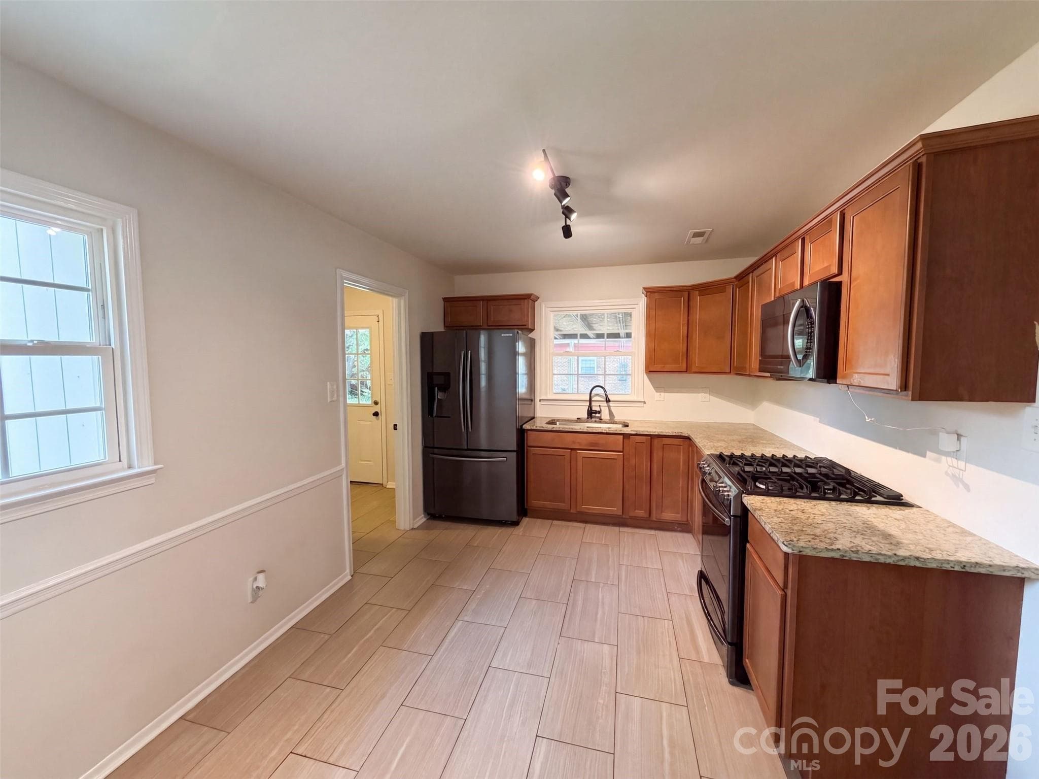 Single Family Residence at 728 Milan Road E, Charlotte, photo 6 of 20