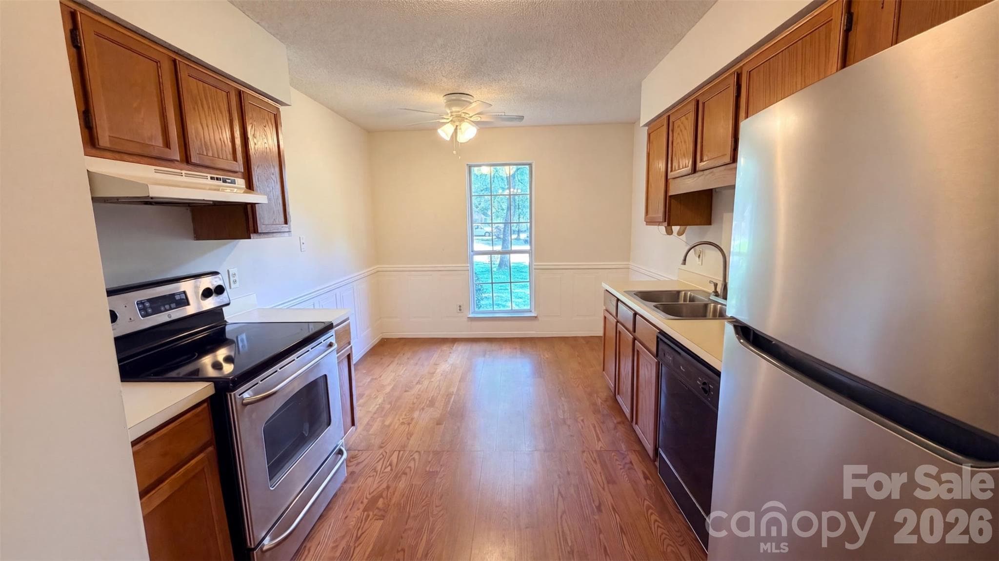 Single Family Residence at 6223 Sunbridge Court, Charlotte, photo 2 of 16