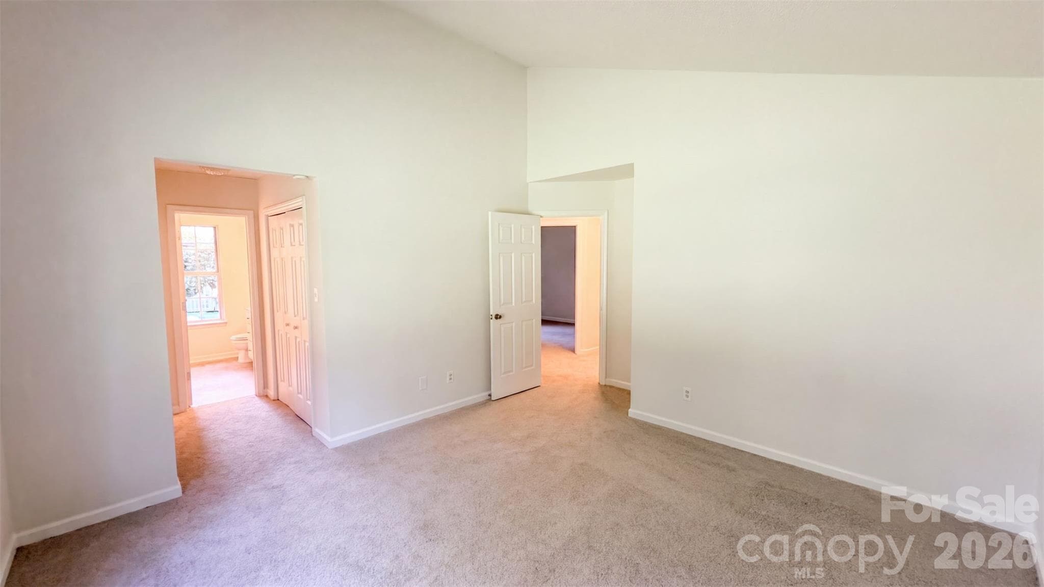 Single Family Residence at 6223 Sunbridge Court, Charlotte, photo 4 of 16