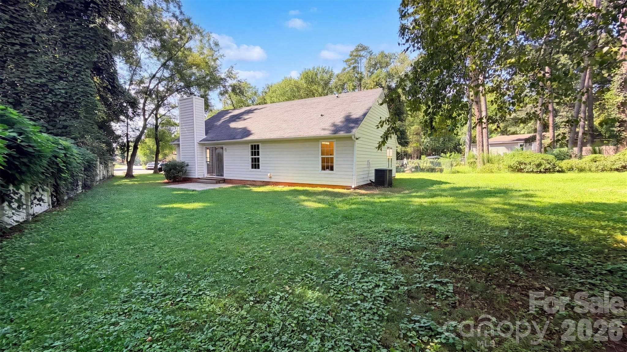 Single Family Residence at 6223 Sunbridge Court, Charlotte, photo 5 of 16