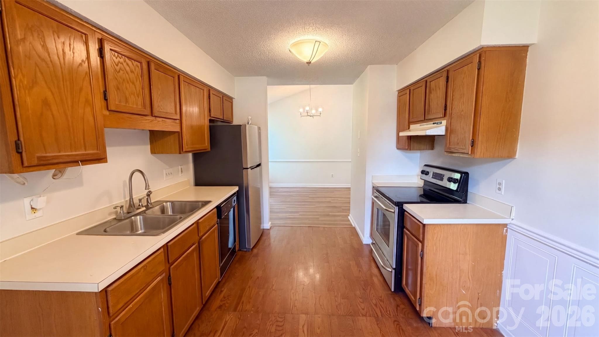 Single Family Residence at 6223 Sunbridge Court, Charlotte, photo 6 of 16