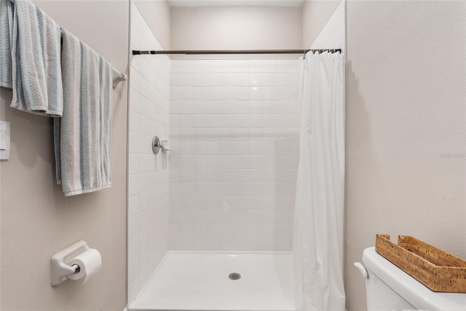 GUEST BATHROOM - 4940 NW 39TH LOOP, OCALA