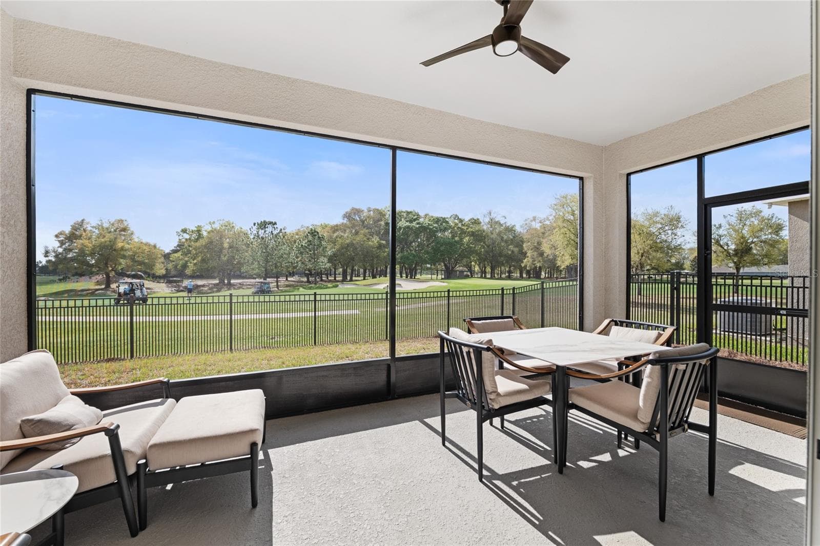 SCREENED IN LANAI - 4940 NW 39TH LOOP, OCALA