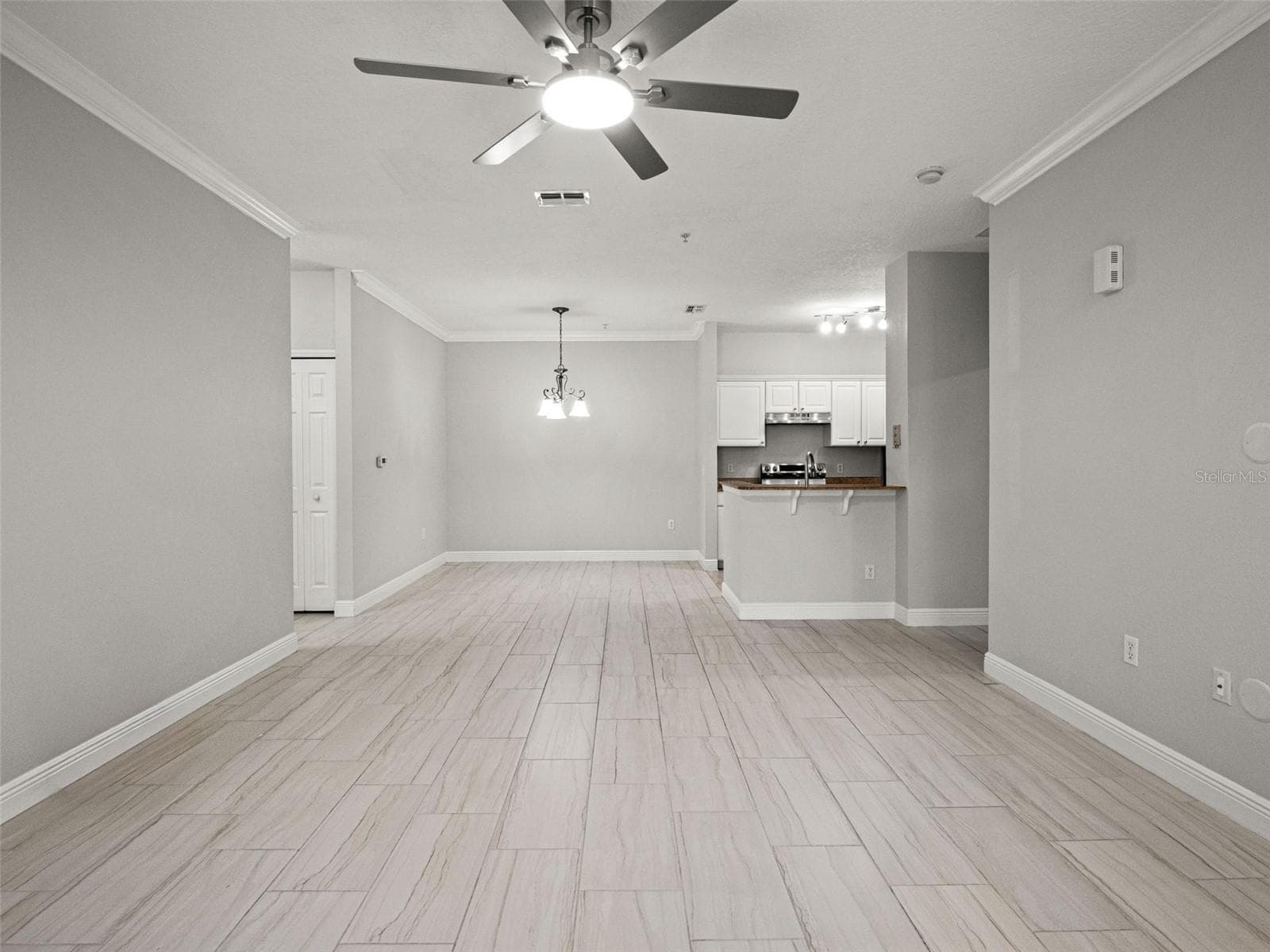 Living Room - 431 SOUTHERN PECAN CIR #101, WINTER GARDEN