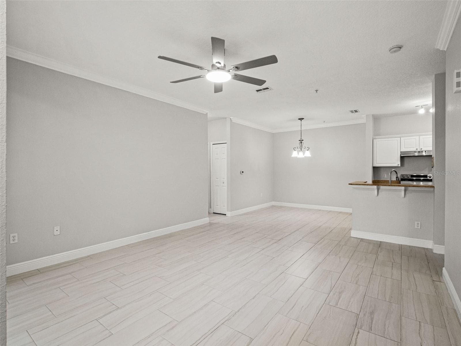 Living Room - 431 SOUTHERN PECAN CIR #101, WINTER GARDEN