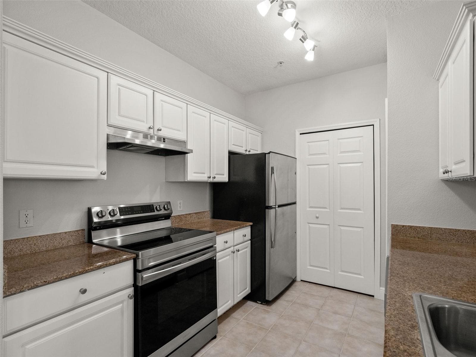 Kitchen - 431 SOUTHERN PECAN CIR #101, WINTER GARDEN