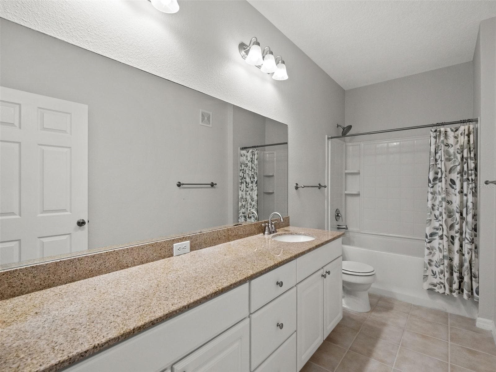 Bath 2 - 431 SOUTHERN PECAN CIR #101, WINTER GARDEN