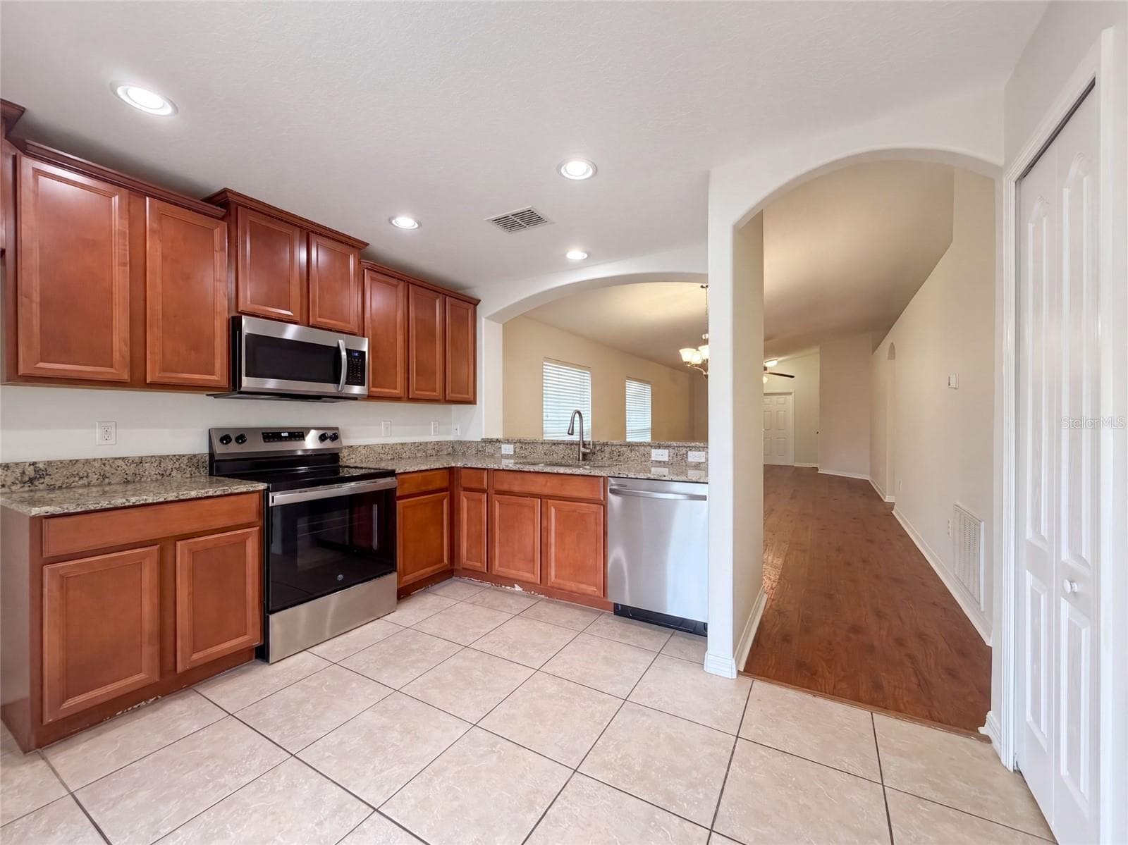 Single Family Residence at 10418 WHITE PEACOCK PL, RIVERVIEW, photo 2 of 24