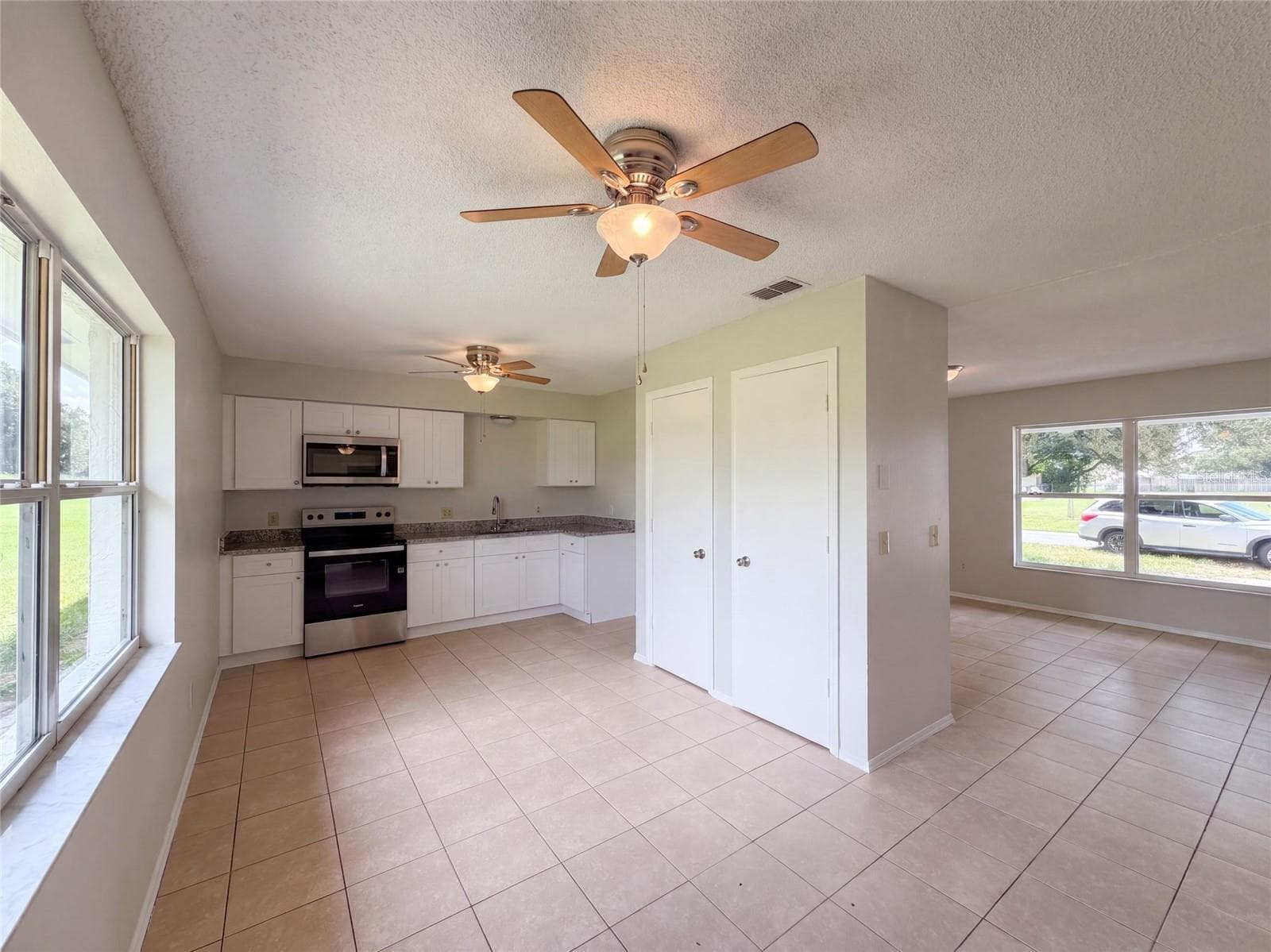 Single Family Residence at 1262 PADGETT CIR, LADY LAKE, photo 2 of 23