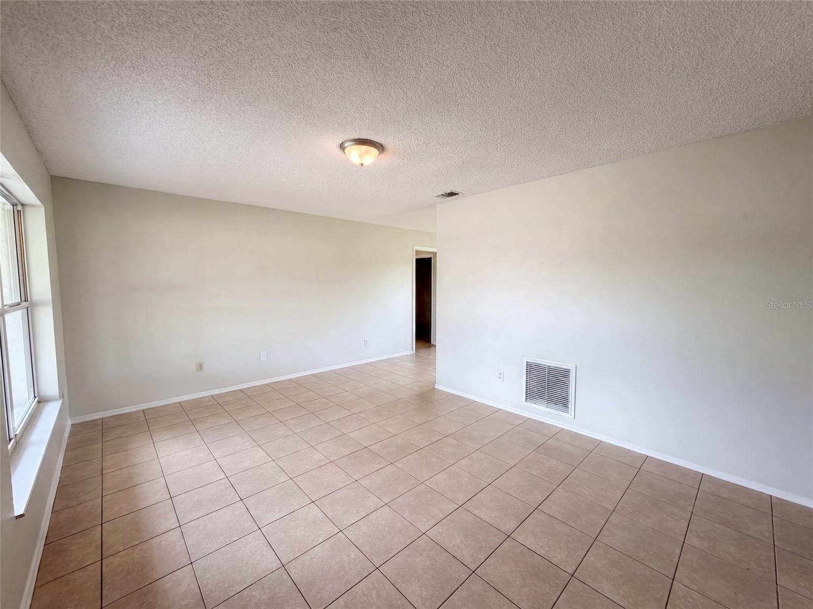 Single Family Residence at 1262 PADGETT CIR, LADY LAKE, photo 3 of 23