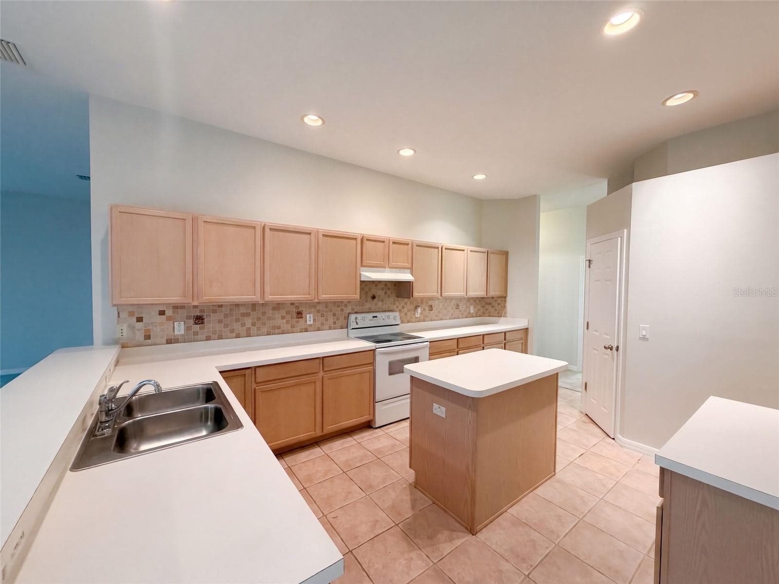 Single Family Residence at 27 RUSSMAN LN, PALM COAST, photo 9 of 24