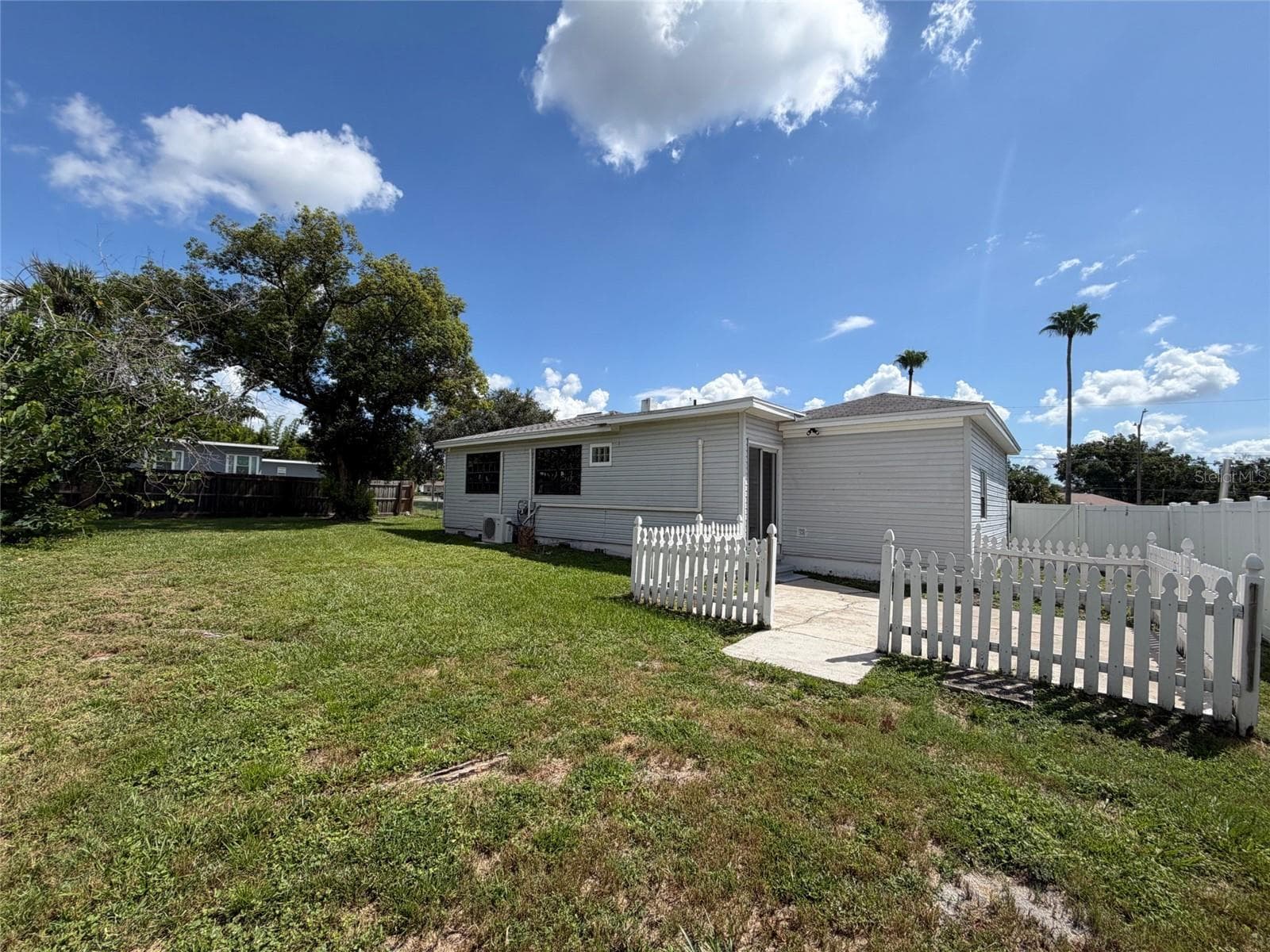 Single Family Residence at 3225 CLEVELAND HEIGHTS BLVD, LAKELAND, photo 5 of 18