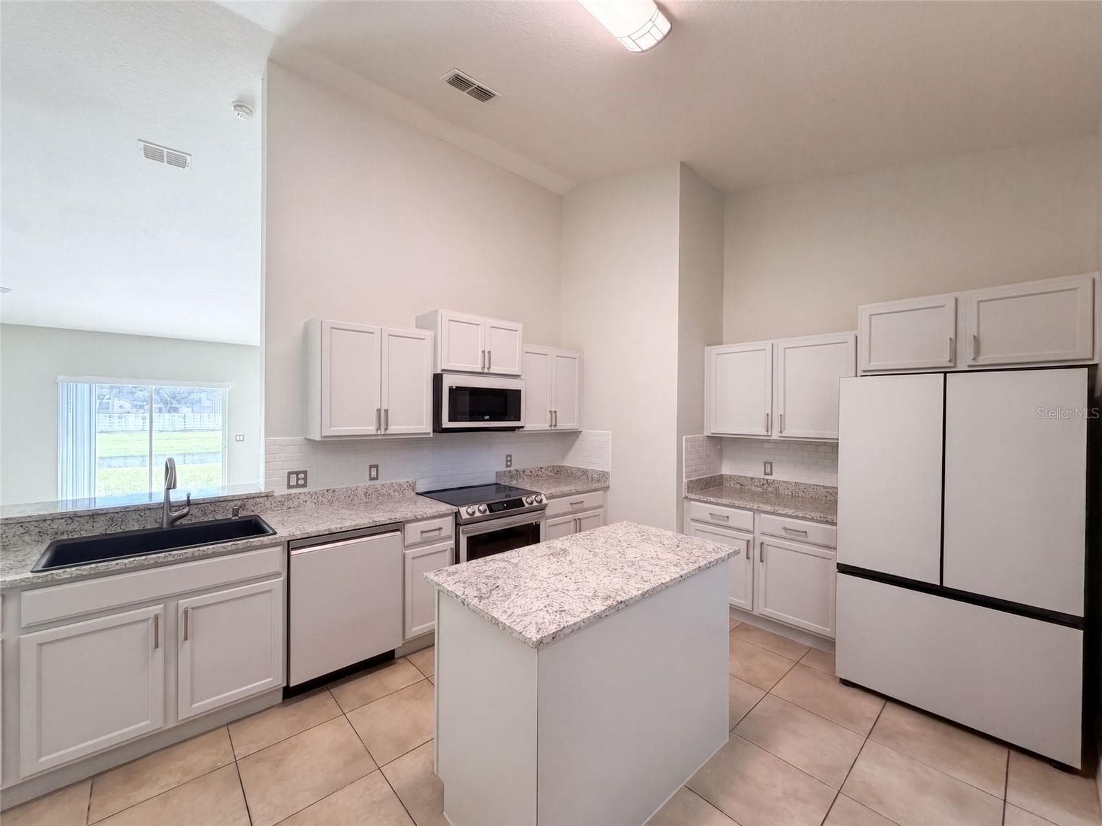 Single Family Residence at 3508 YACHT CLUB CT, KISSIMMEE, photo 2 of 39