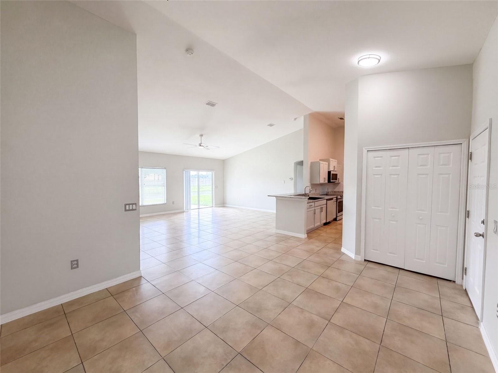Single Family Residence at 3508 YACHT CLUB CT, KISSIMMEE, photo 3 of 39