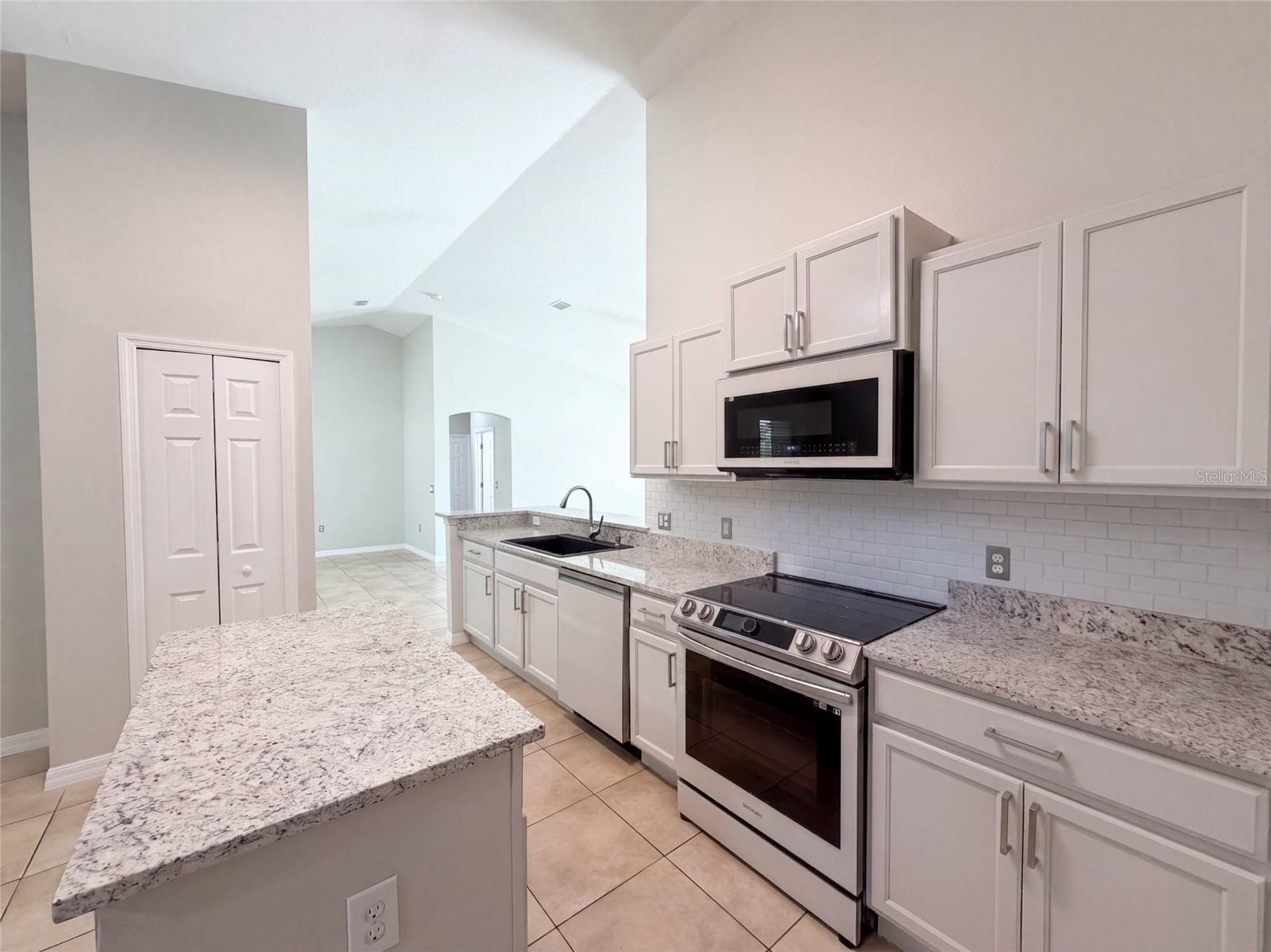 Single Family Residence at 3508 YACHT CLUB CT, KISSIMMEE, photo 15 of 39