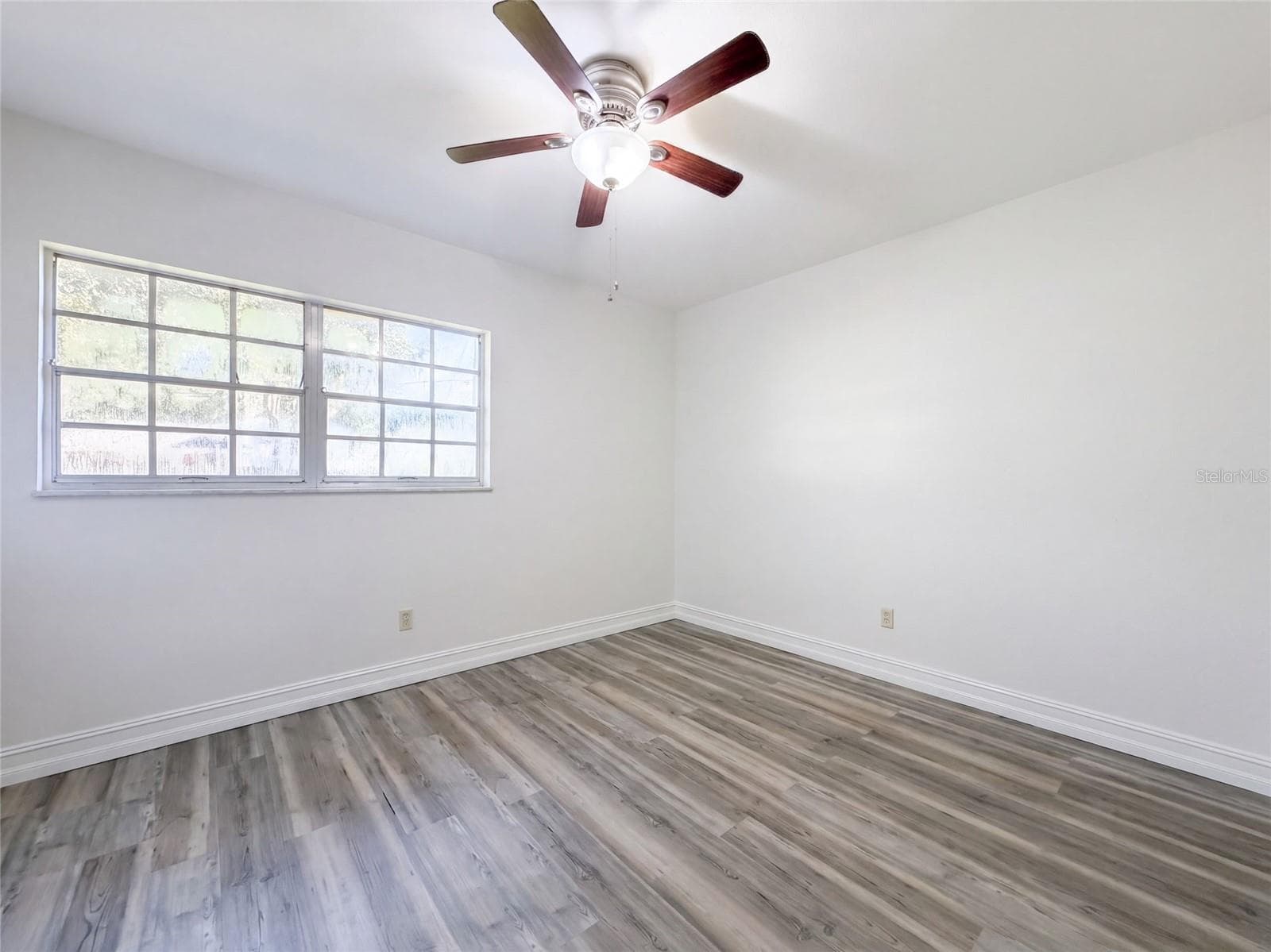 Single Family Residence at 601 CAROLYN DR, BRANDON, photo 4 of 30