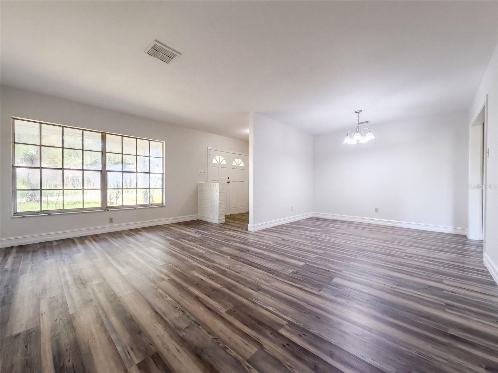Single Family Residence at 601 CAROLYN DR, BRANDON, photo 6 of 30