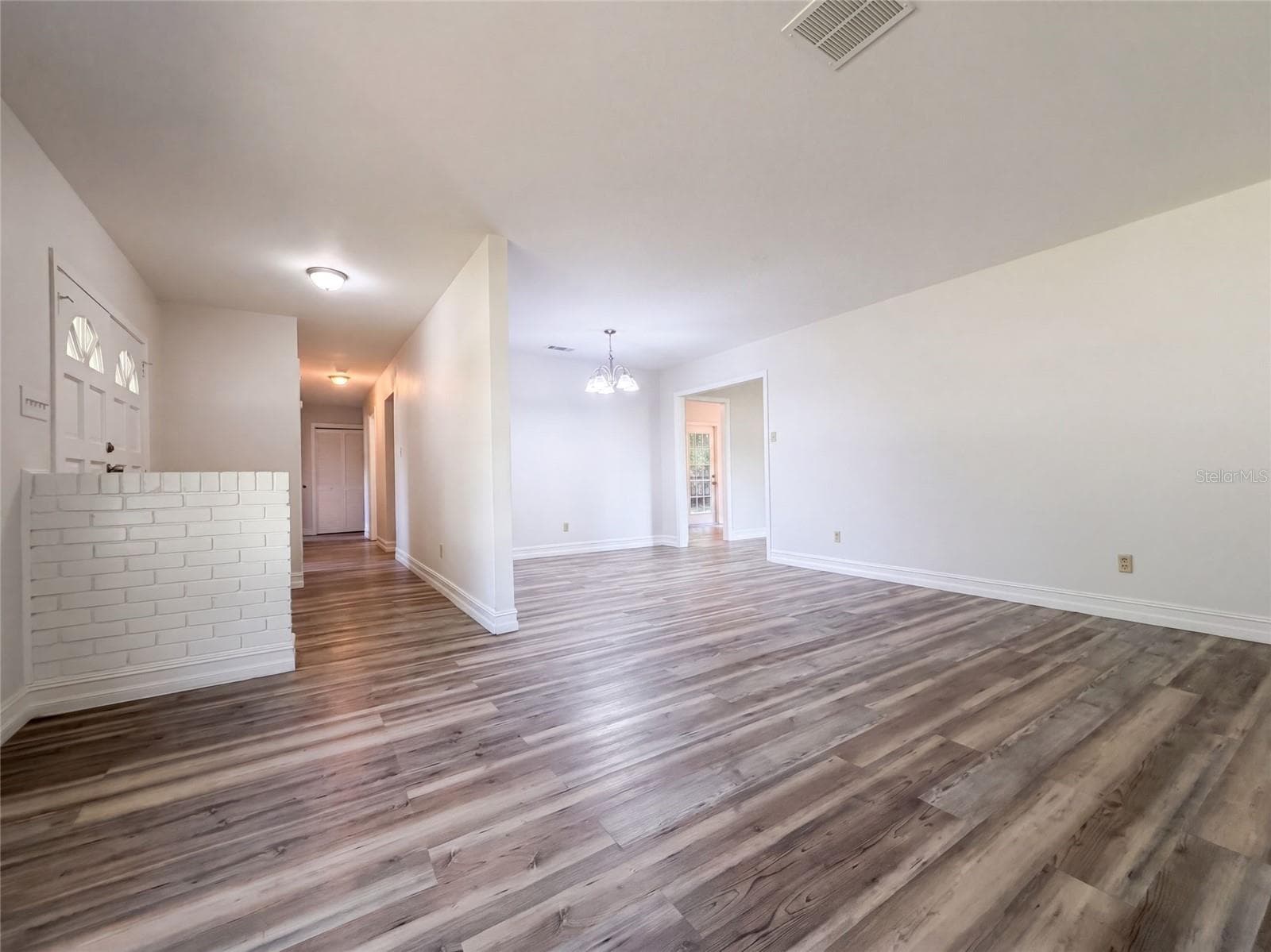 Single Family Residence at 601 CAROLYN DR, BRANDON, photo 7 of 30