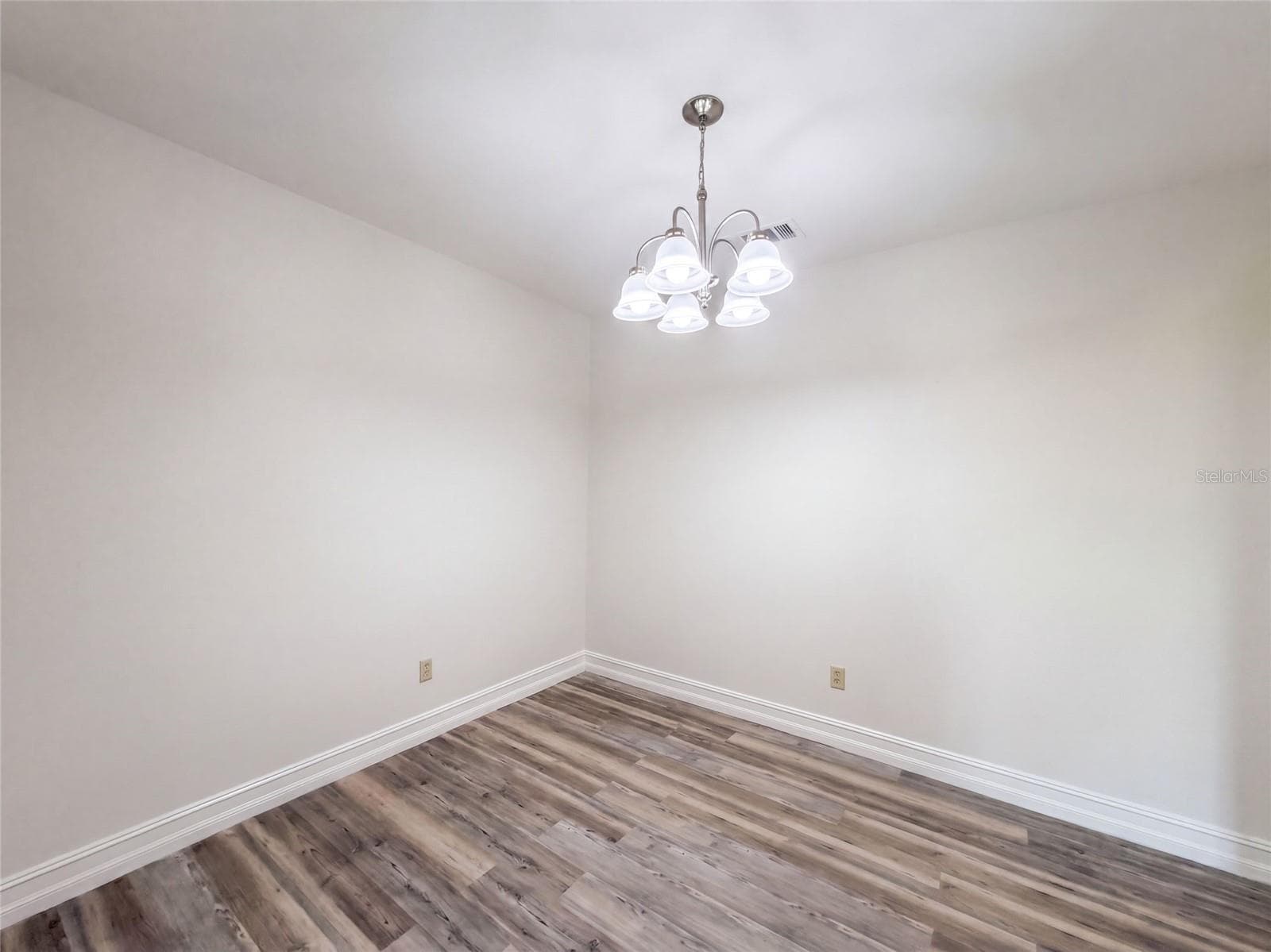 Single Family Residence at 601 CAROLYN DR, BRANDON, photo 9 of 30