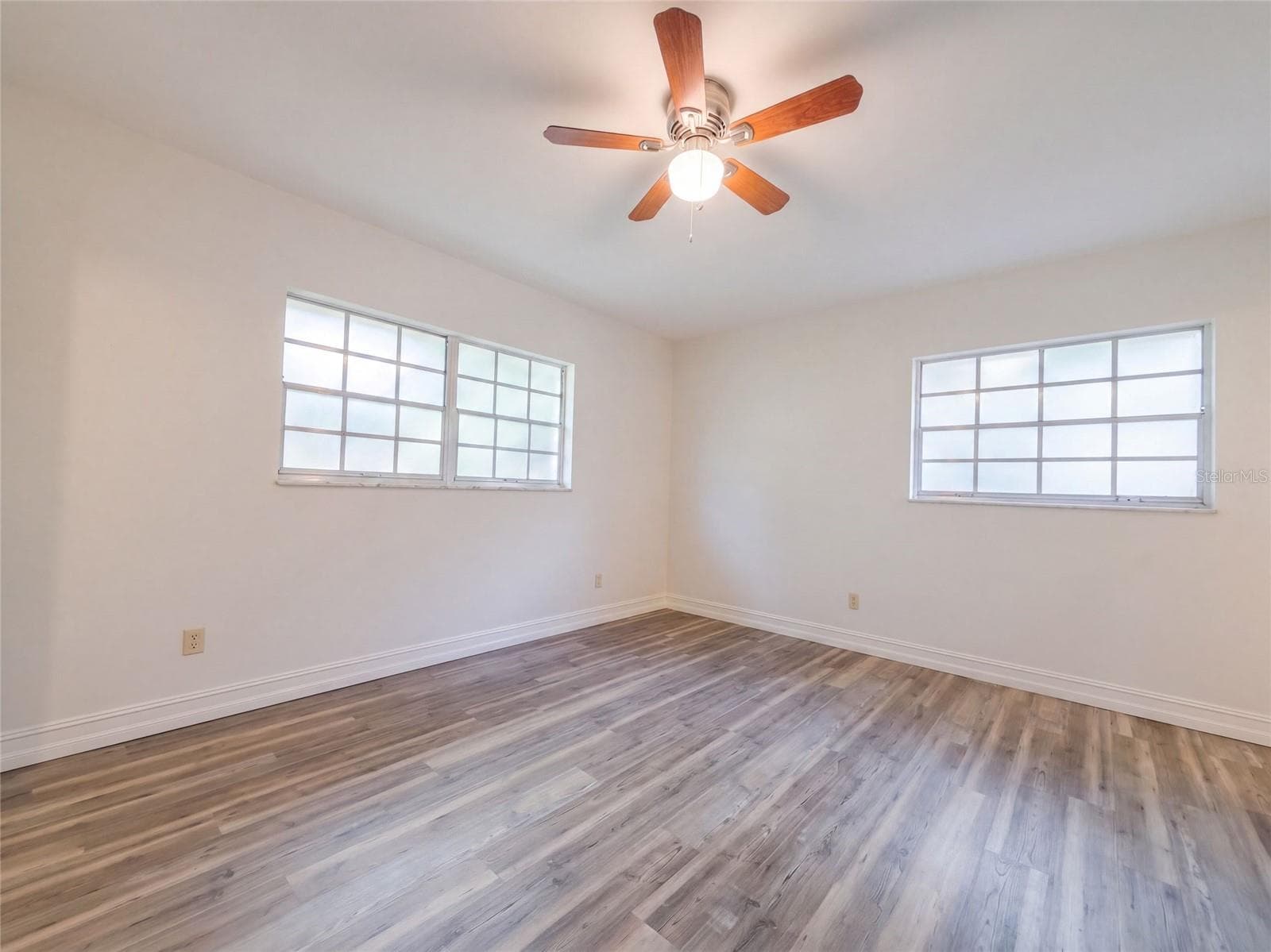 Single Family Residence at 601 CAROLYN DR, BRANDON, photo 10 of 30