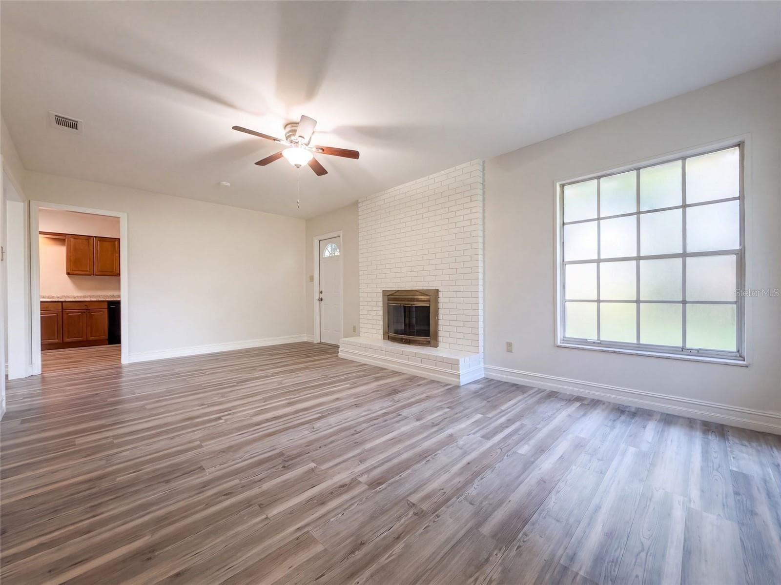 Single Family Residence at 601 CAROLYN DR, BRANDON, photo 11 of 30