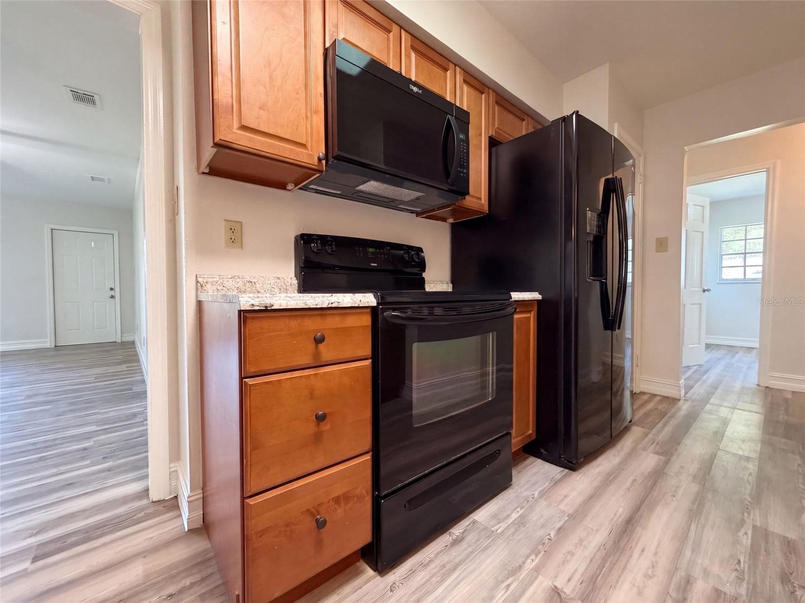 Single Family Residence at 601 CAROLYN DR, BRANDON, photo 17 of 30