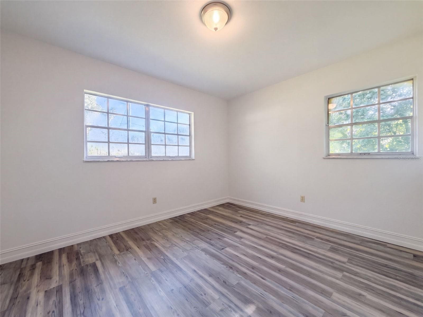 Single Family Residence at 601 CAROLYN DR, BRANDON, photo 23 of 30
