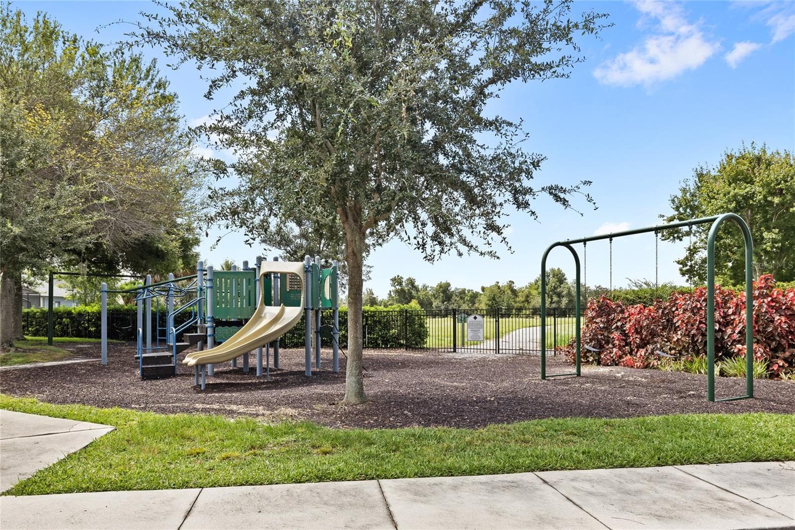 Single Family Residence at 147 COSTA LOOP, AUBURNDALE, photo 33 of 36