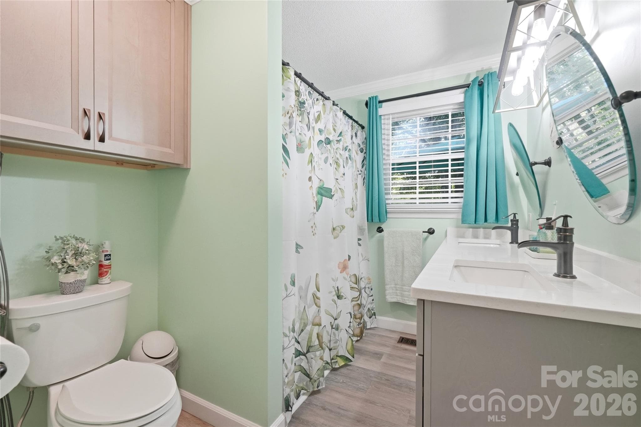Full Bathroom - 1690 26th Street NE, Hickory