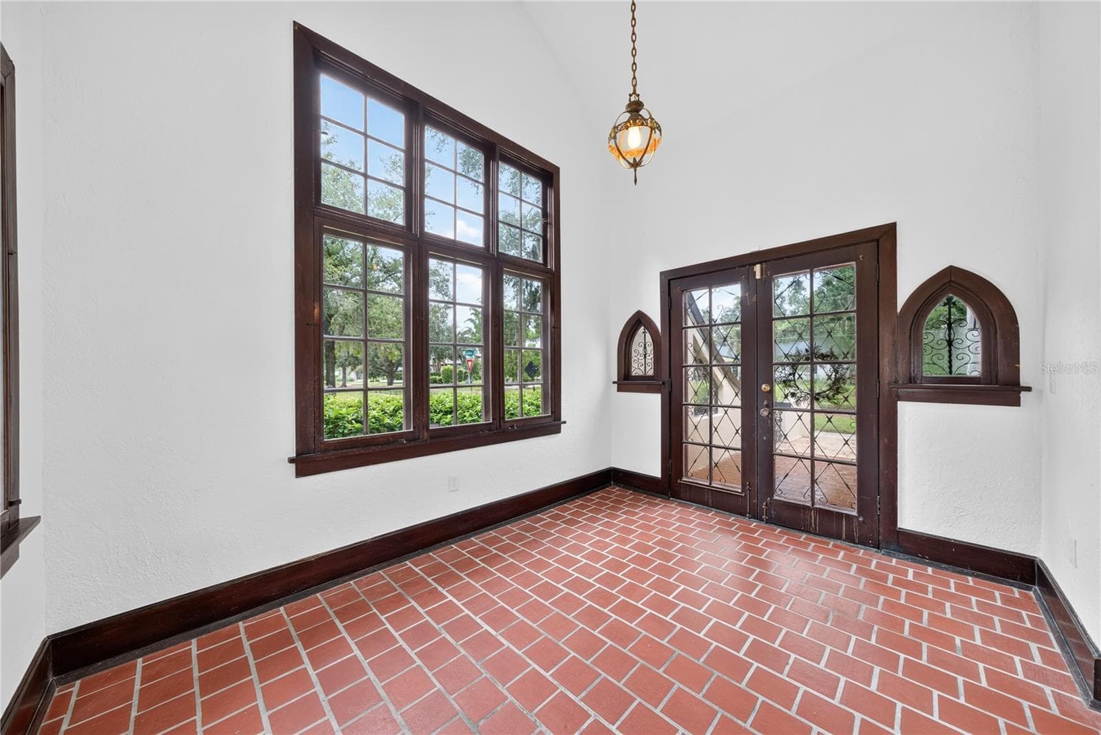 What an entrance! - 1216 GOLDEN LN, ORLANDO