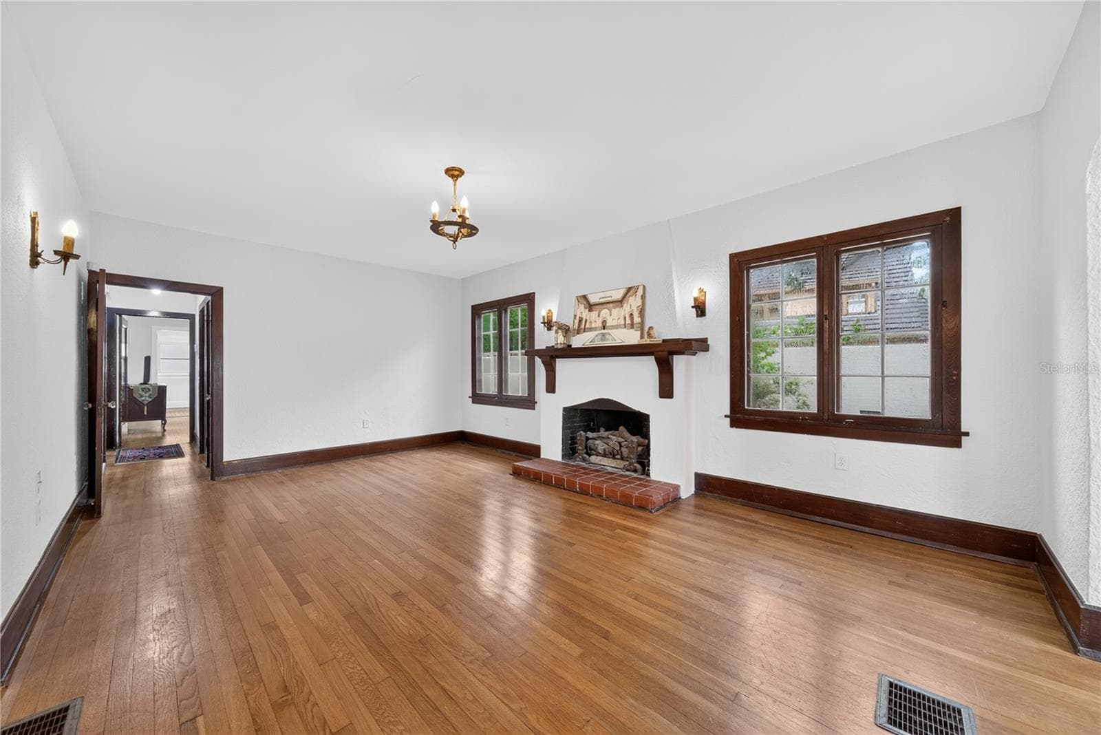 Living room. - 1216 GOLDEN LN, ORLANDO