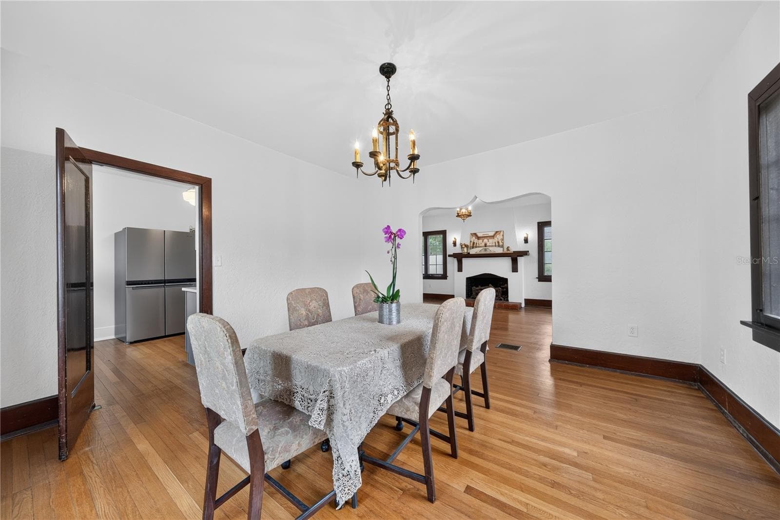 Dining room adjacent to the kitchen and living room. - 1216 GOLDEN LN, ORLANDO