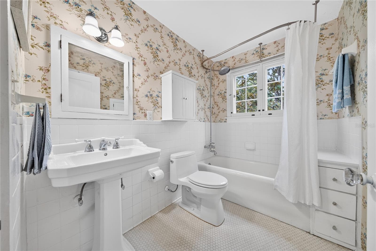 2nd floor full bath. - 1216 GOLDEN LN, ORLANDO