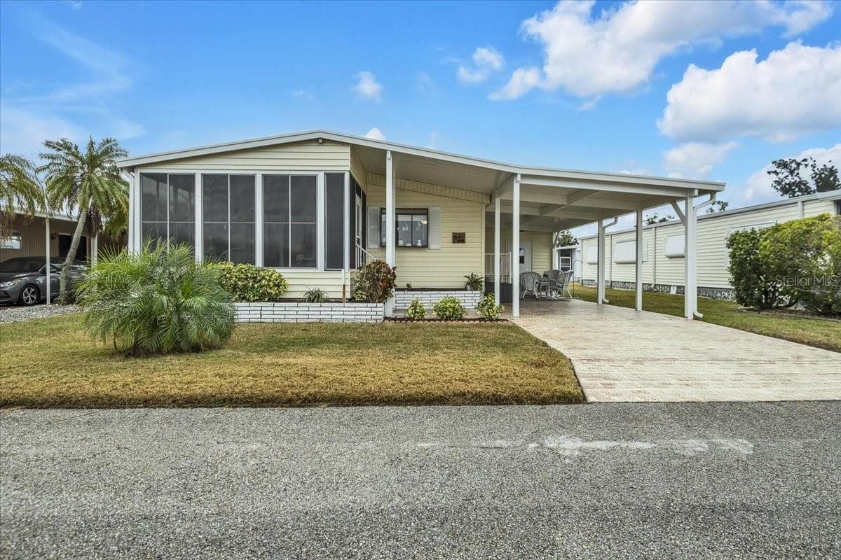 Manufactured Home at 808 53RD AVE E #209, BRADENTON, photo 2 of 40