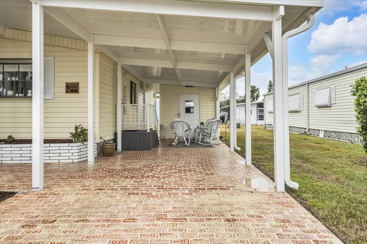 Manufactured Home at 808 53RD AVE E #209, BRADENTON, photo 7 of 40