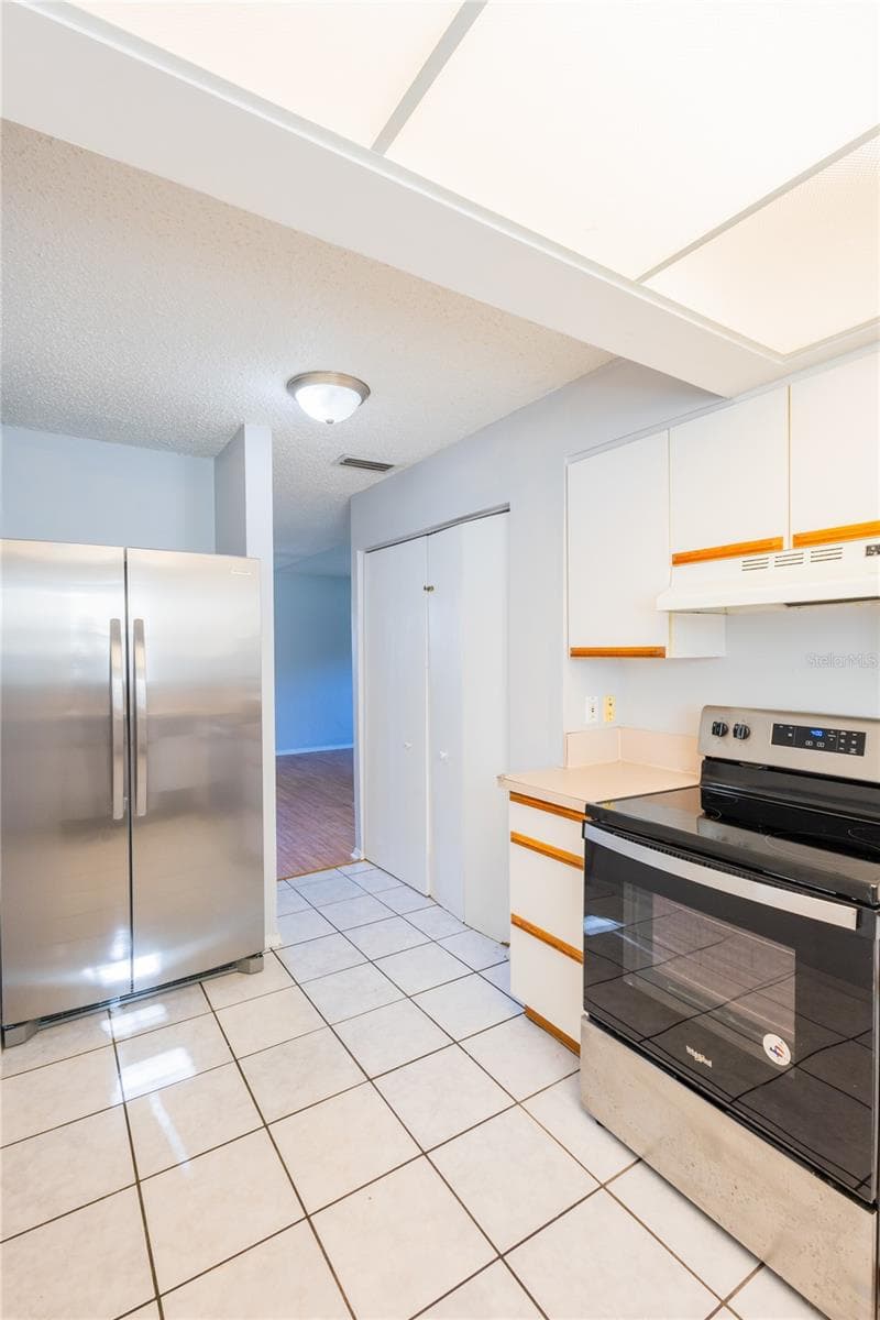 Single Family Residence at 8081 28TH AVE N, ST PETERSBURG, photo 14 of 31